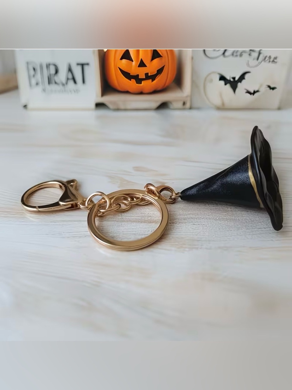 NWT Gold Witch Hat Keychain Halloween Charm Keyring - Picture 3 of 6